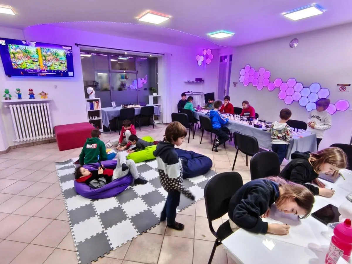 Lezione Heroes of Chess con strumenti fisici e digitali